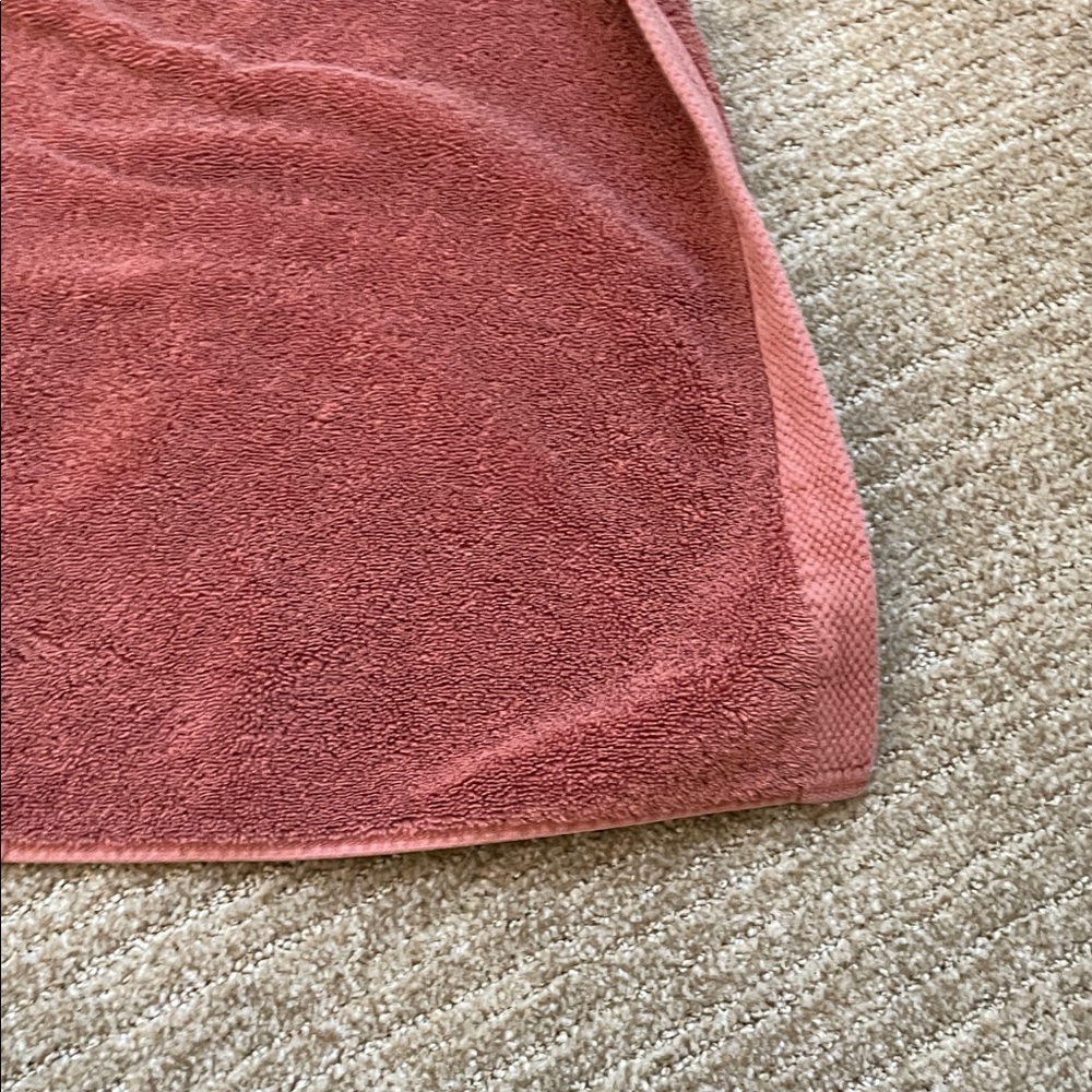 Luxurious Rose Bath Towel - Picture 7 of 10